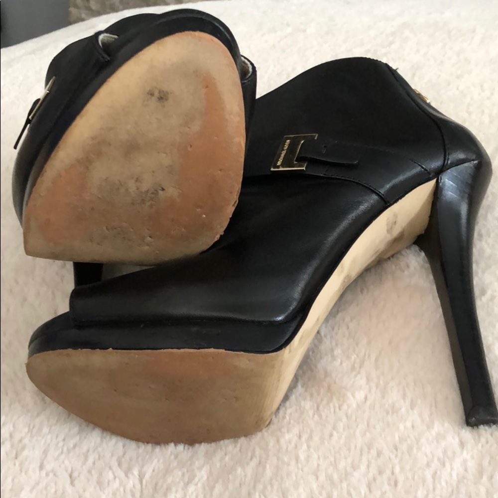 Michael Kors🌹booties with gold hardware - Picture 7 of 7